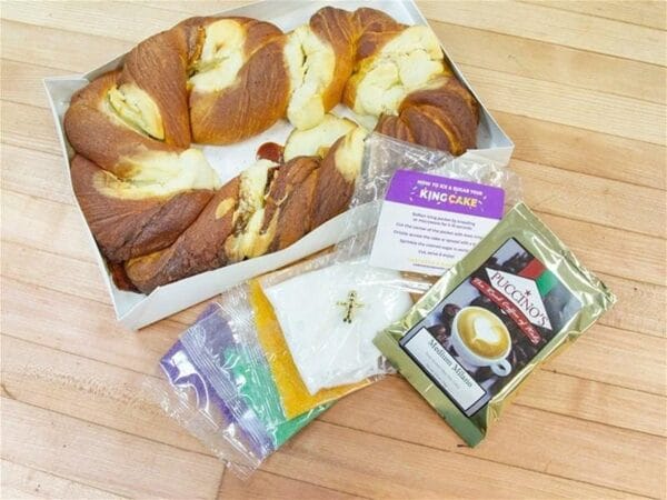 Cartozzo's King Cake - Praline Cream Cheese Cartozzo's King Cake - Praline Cream Cheese